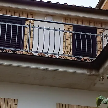 Le Luci In Attico Gran Vista Interno 4 Rose Bianche 3*