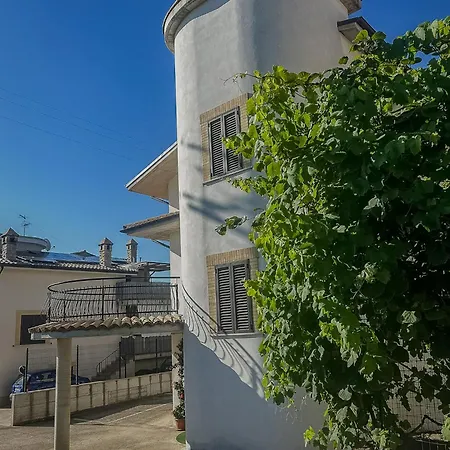 Le Luci In Attico Gran Vista Interno 4 Rose Bianche 3* Vasto