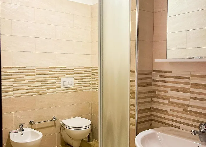 Pensión Le Luci In Attico Gran Vista Interno 4 Rose Bianche Vasto