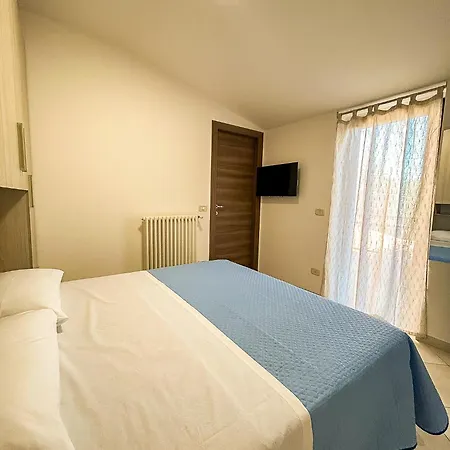 Le Luci In Attico Gran Vista Interno 4 Rose Bianche Vasto